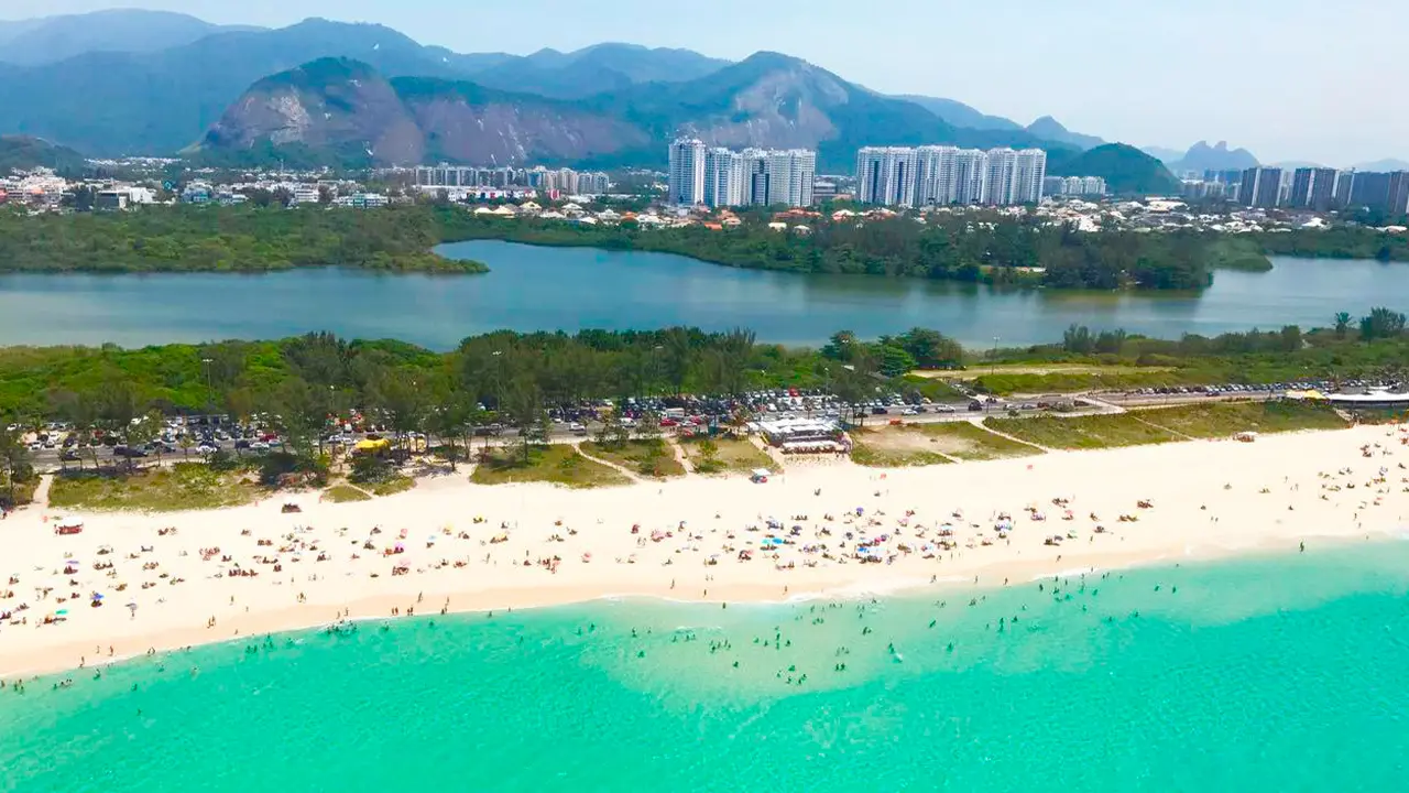 Bird’s-eye view of Rio’s coastline from a luxury helicopter tour